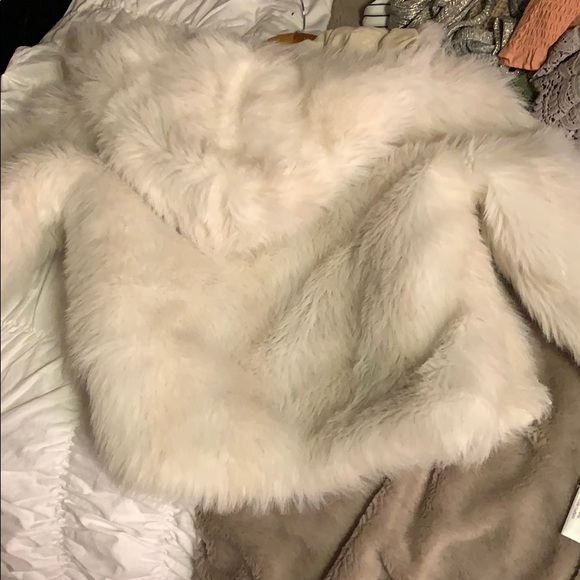 White hooded faux fur jacket - Picture 2 of 2